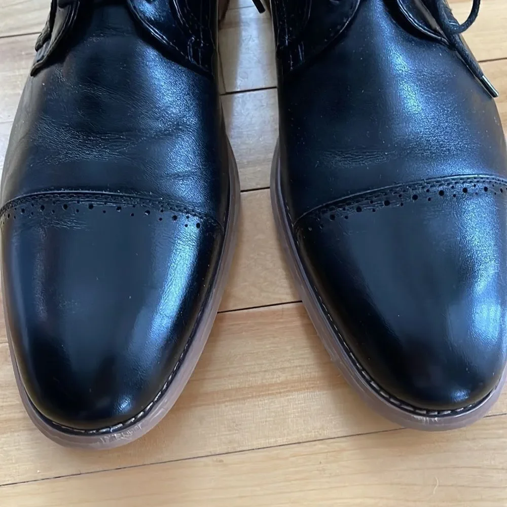 Stacy Adams Dickinson black leather tie cap toe Oxford shoe. Size 9.5.